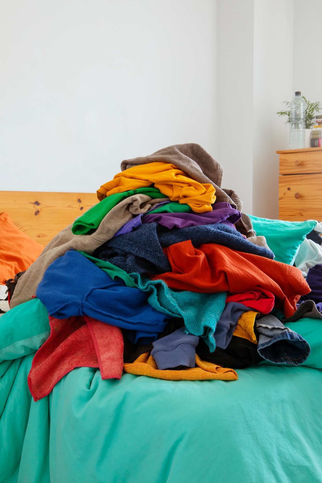 Laundry Tips 101: How to Separate Whites and Darks in Your Basket Like a Pro